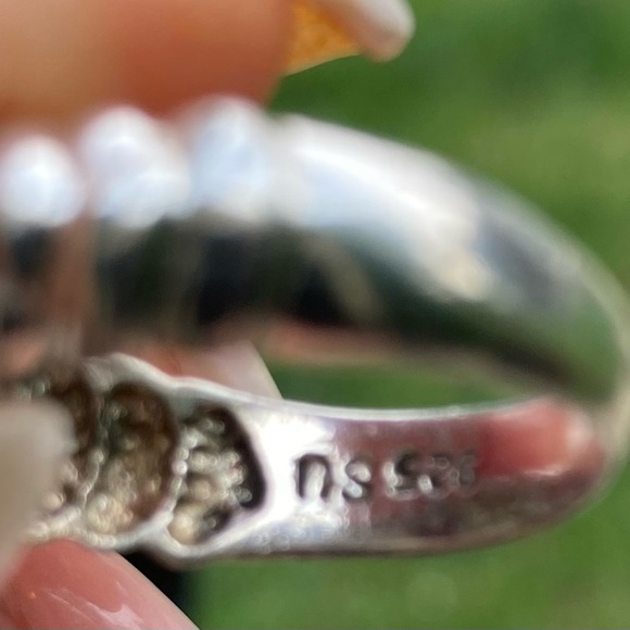 Sterling and Amethyst ring - Picture 7 of 7